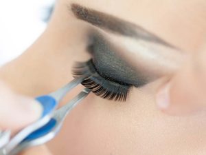 Takma Kirpik Nasıl Takılır? 2
