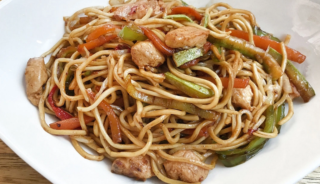 Tavuklu Sebzeli Noodle Tarifi, Tavuklu Noodle Nasıl Yapılır? Tavuklu sebzeli noodle tarifi