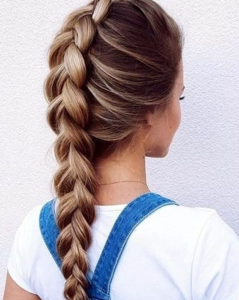 Tek Fransız örgü saç modeli