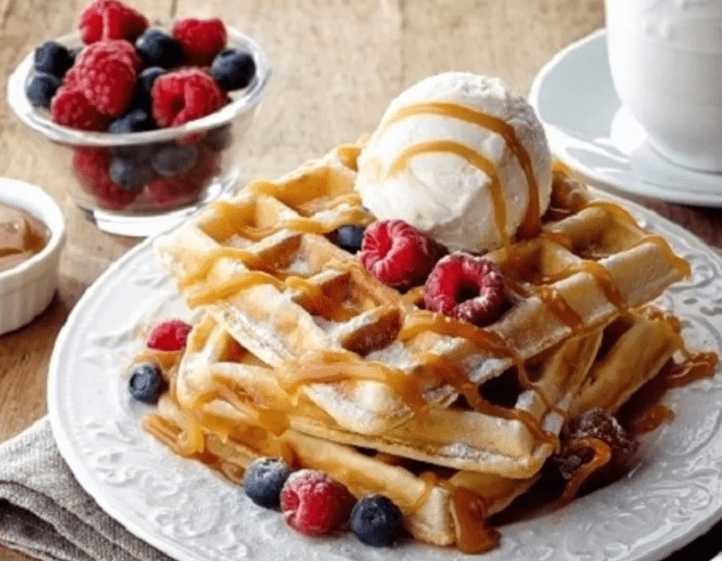 3 Kişilik Waffle Tarifi, Dondurmalı, Yaz Meyveli Evde Waffle Yapılışı 3 kişilik dondurmalı meyveli waffle