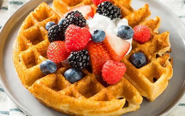 3 Kişilik Waffle Tarifi, Dondurmalı, Yaz Meyveli Evde Waffle Yapılışı Yaz meyveli waffle 3 kişilik
