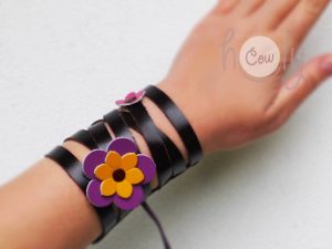 pempe çiçek desenli kadın bilekliği