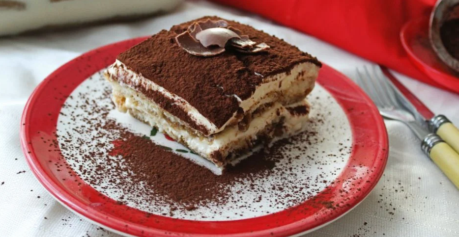 Kedi Dilli Tiramisu Nasıl Yapılır? Tiramisu Tatlısı Tarifi kedi dilli tiramisu nasıl yapılır