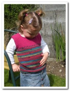 renkli cizgili orgu modelleri kiz cocuk suveteri 1